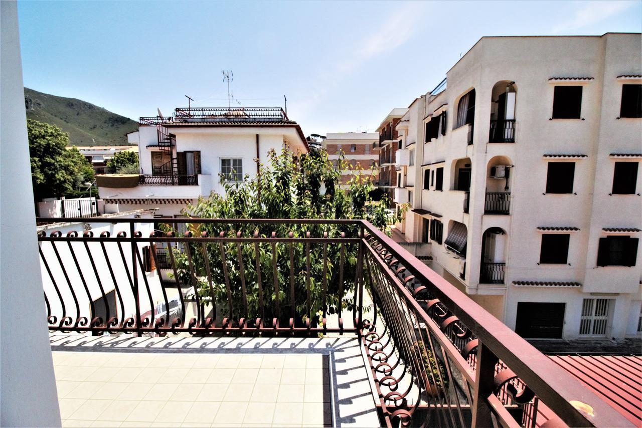 holidaycasa Leone - Con posto auto a 200mt dal Mare Sperlonga Exterior foto